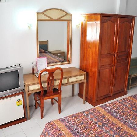 Highfive Guest House Pattaya Pokoj fotografie