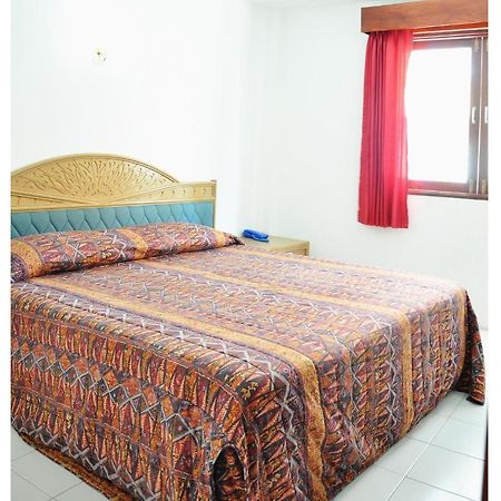 Highfive Guest House Pattaya Pokoj fotografie